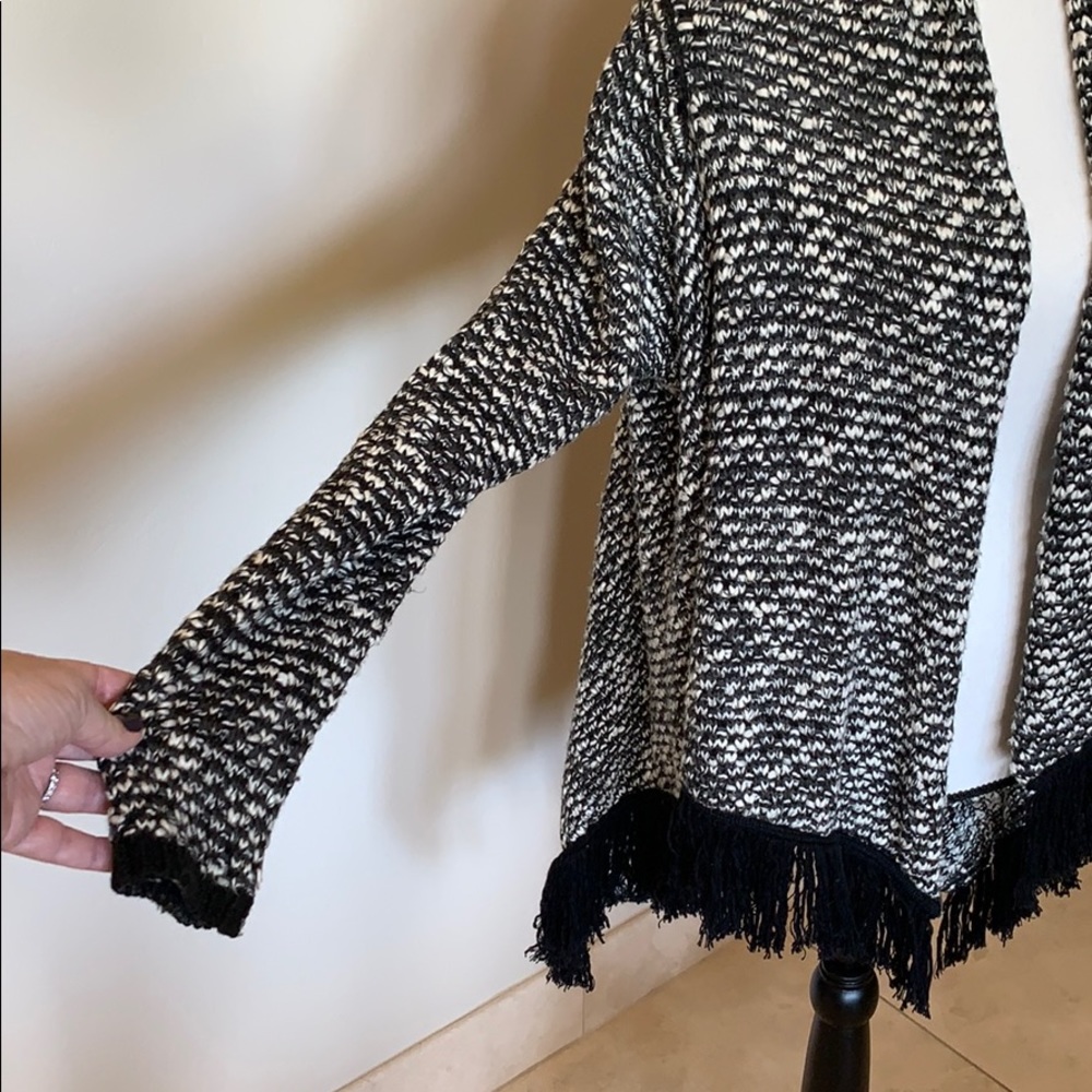 Host pick! 🎉 Dynamite Cardigan - Picture 3 of 6